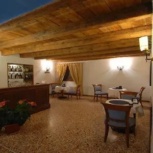 Altura Hotel