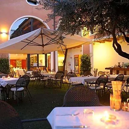 Altura Hotel