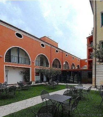Altura Hotel
